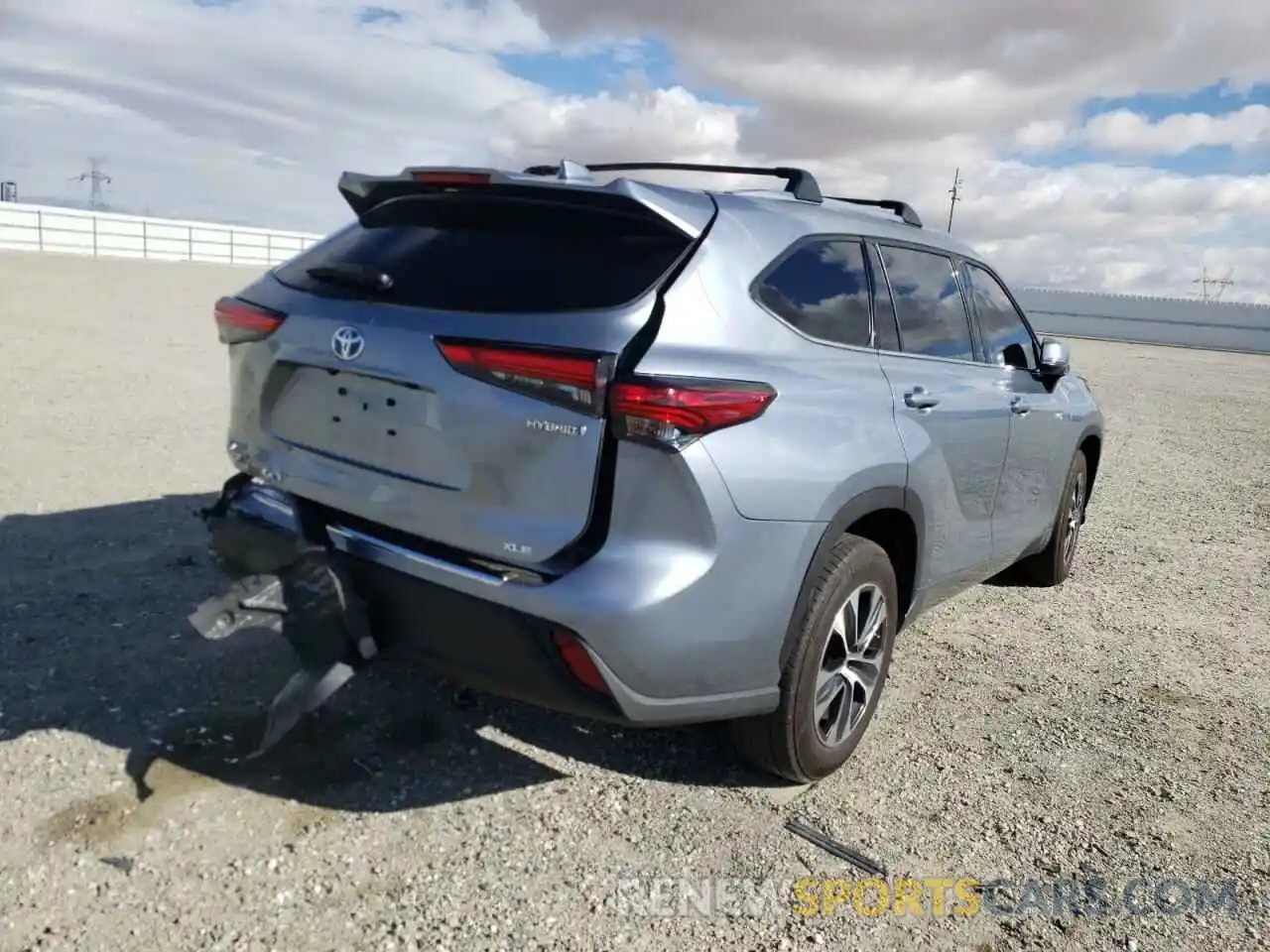 4 Photograph of a damaged car 5TDHARAH5MS004671 TOYOTA HIGHLANDER 2021