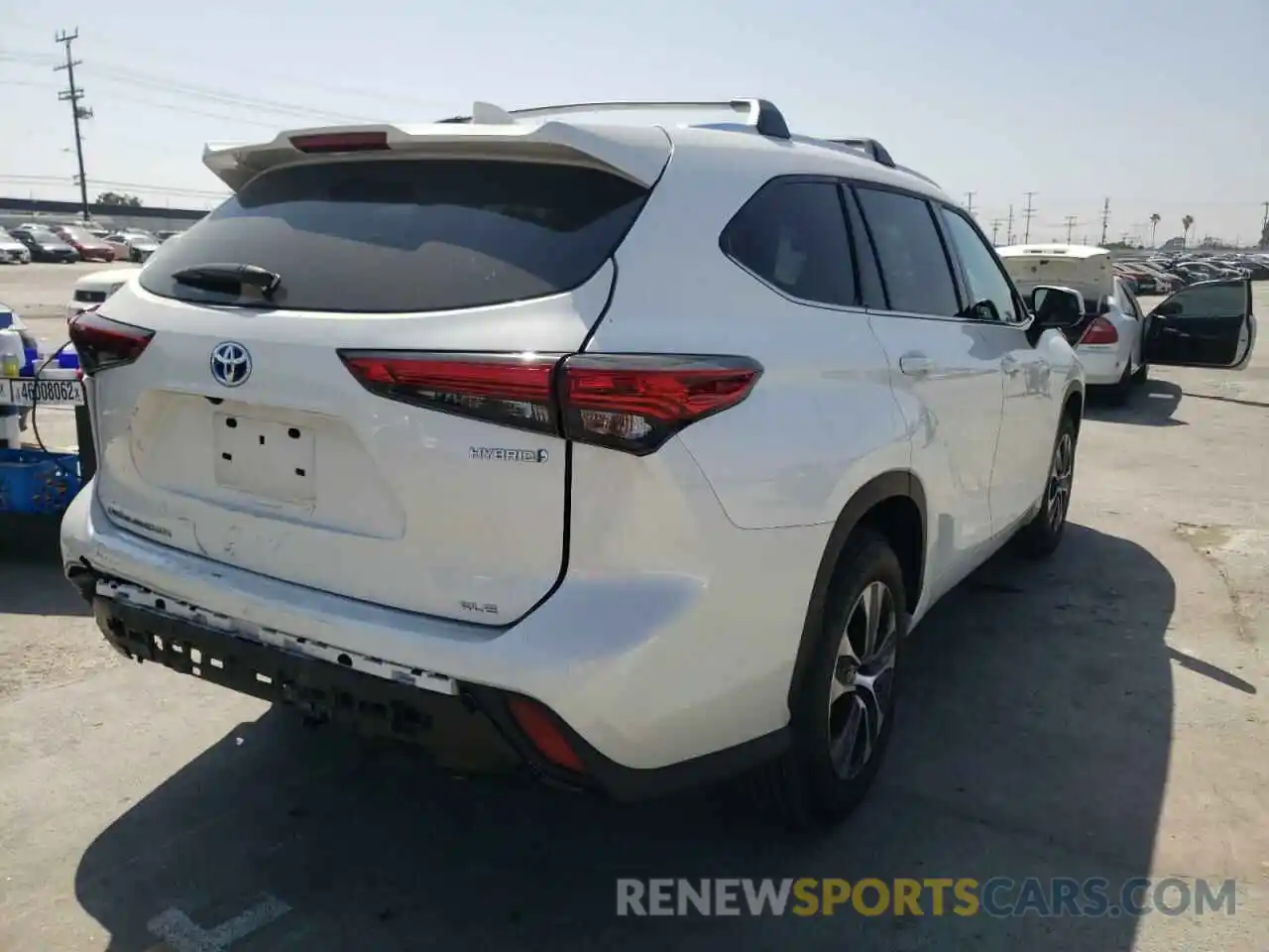 4 Photograph of a damaged car 5TDHARAH5MS008381 TOYOTA HIGHLANDER 2021