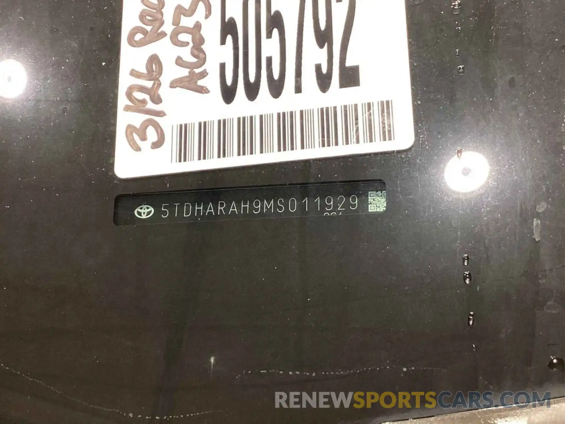 9 Photograph of a damaged car 5TDHARAH9MS011929 TOYOTA HIGHLANDER 2021