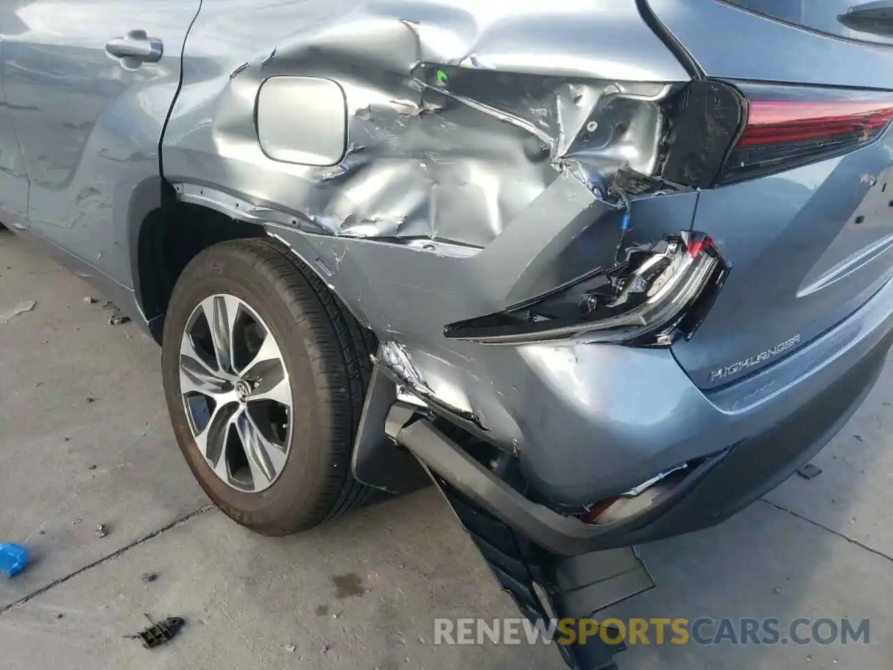 9 Photograph of a damaged car 5TDHBRCH0MS052329 TOYOTA HIGHLANDER 2021