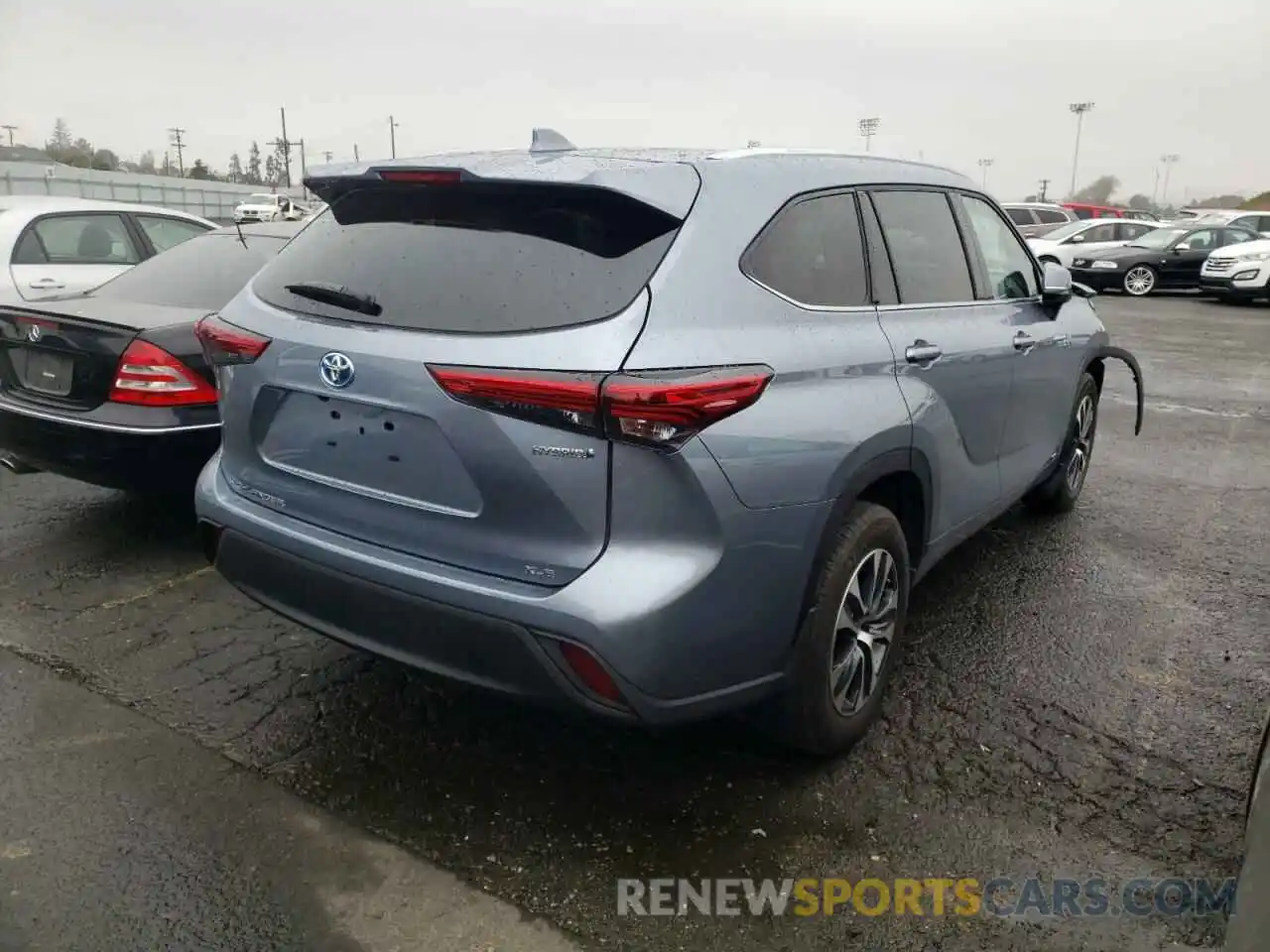 4 Photograph of a damaged car 5TDHBRCH0MS054050 TOYOTA HIGHLANDER 2021