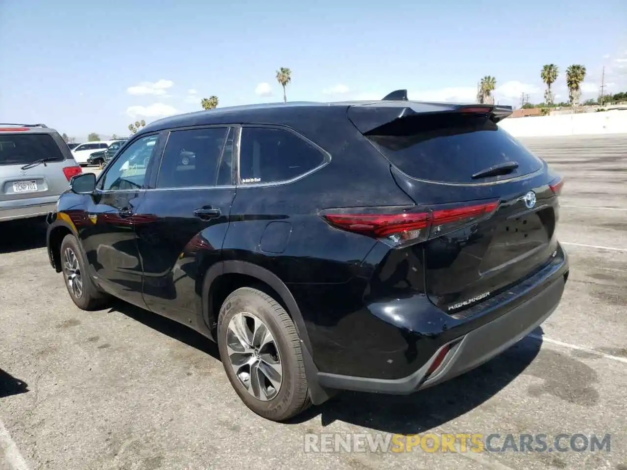 3 Photograph of a damaged car 5TDHBRCH0MS517272 TOYOTA HIGHLANDER 2021