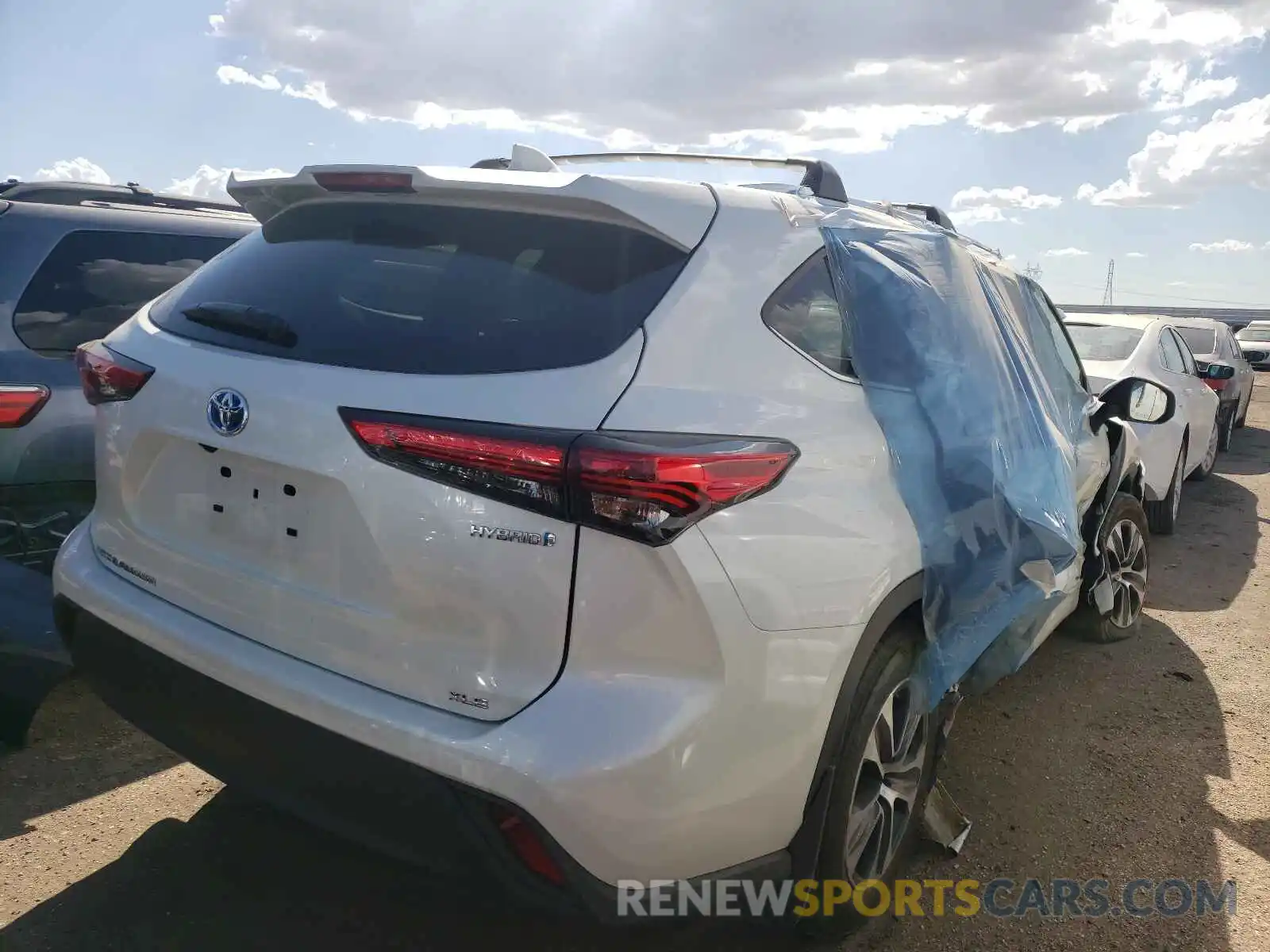 4 Photograph of a damaged car 5TDHBRCH0MS519376 TOYOTA HIGHLANDER 2021