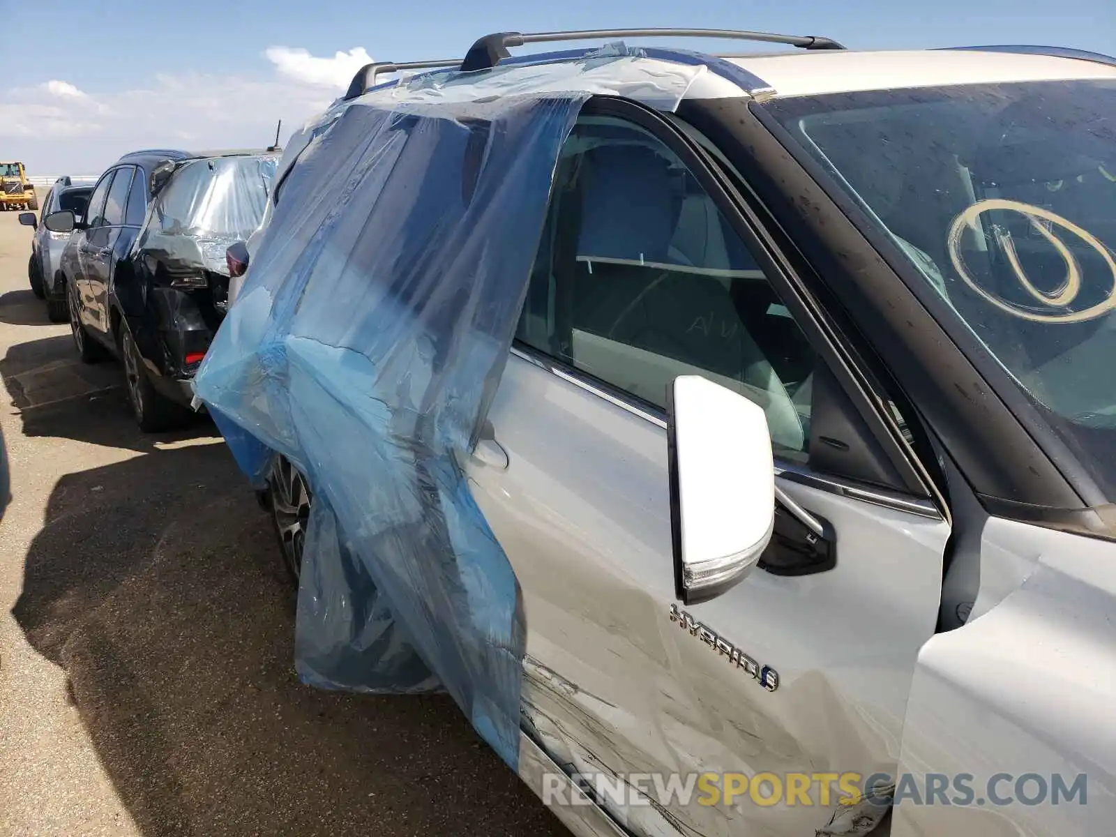 9 Photograph of a damaged car 5TDHBRCH0MS519376 TOYOTA HIGHLANDER 2021