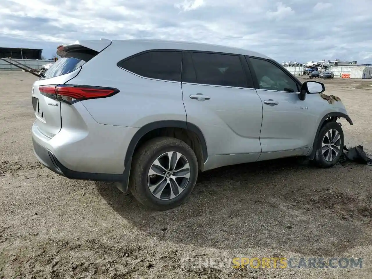 3 Photograph of a damaged car 5TDHBRCH0MS524674 TOYOTA HIGHLANDER 2021