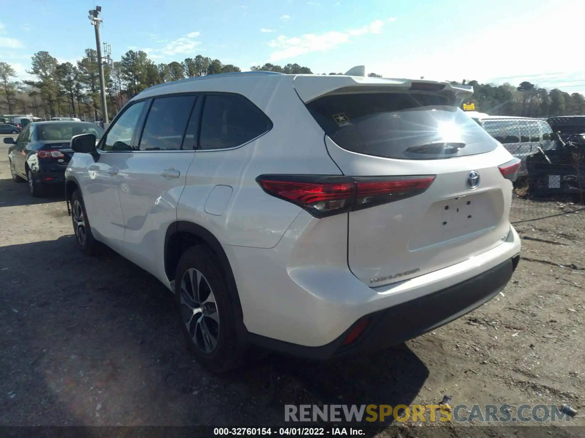 3 Photograph of a damaged car 5TDHBRCH1MS049195 TOYOTA HIGHLANDER 2021