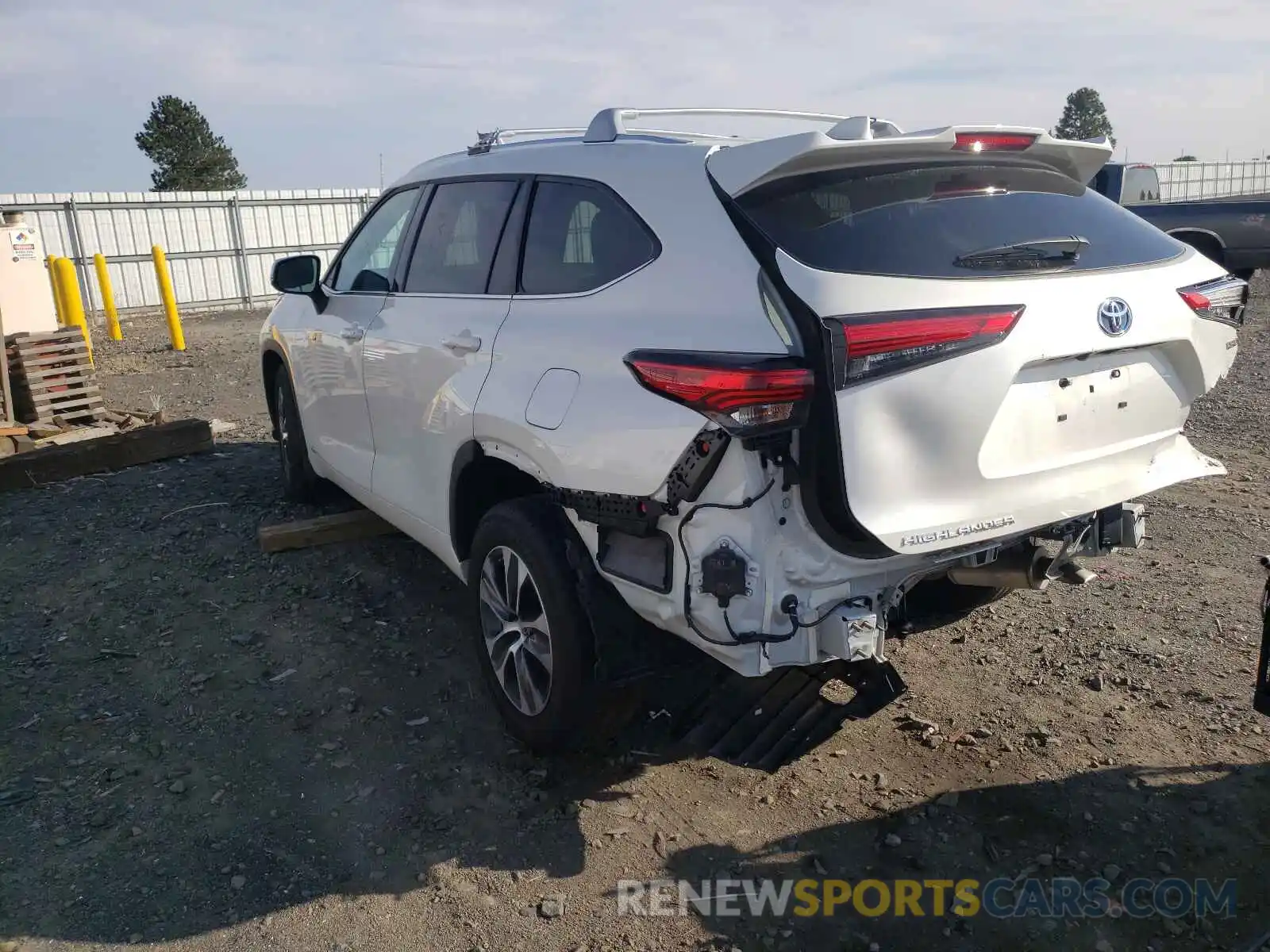 3 Photograph of a damaged car 5TDHBRCH1MS523176 TOYOTA HIGHLANDER 2021