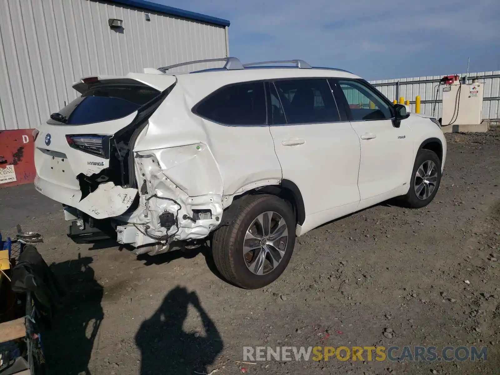 4 Photograph of a damaged car 5TDHBRCH1MS523176 TOYOTA HIGHLANDER 2021