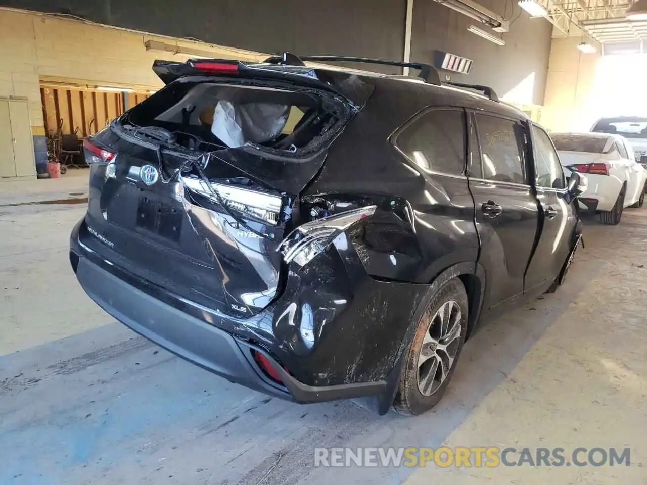 4 Photograph of a damaged car 5TDHBRCH1MS534114 TOYOTA HIGHLANDER 2021