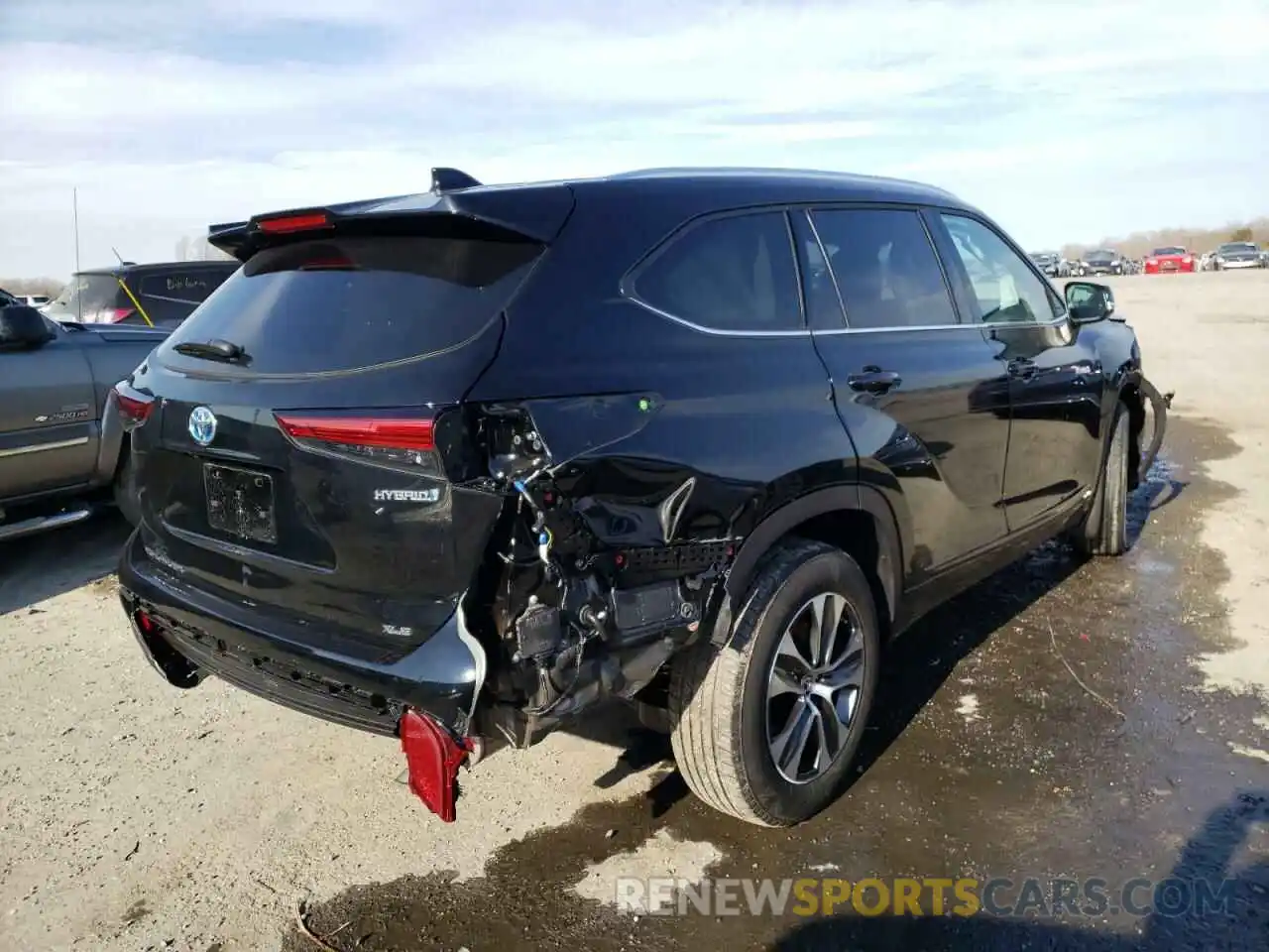 4 Photograph of a damaged car 5TDHBRCH3MS535328 TOYOTA HIGHLANDER 2021