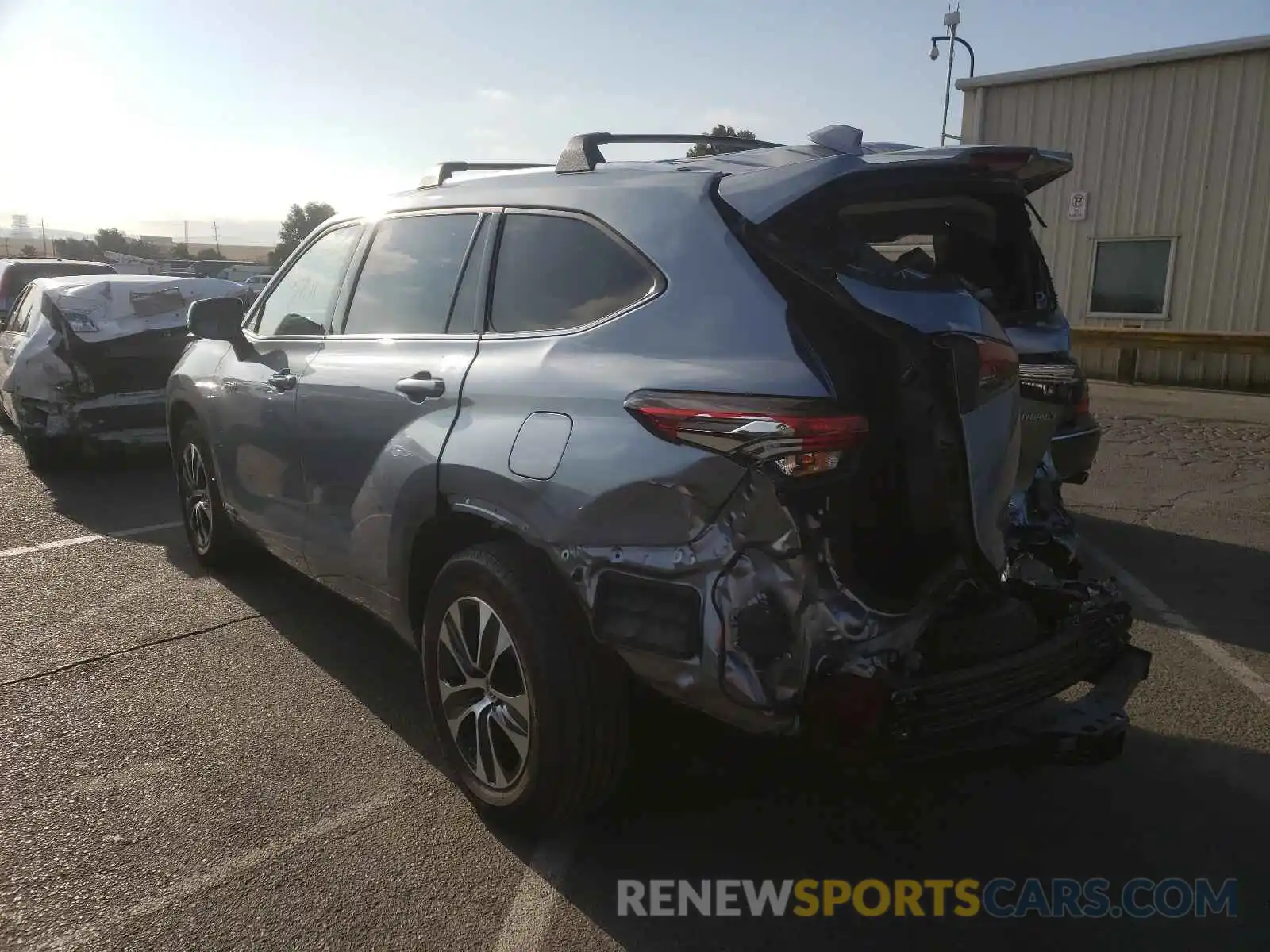 3 Photograph of a damaged car 5TDHBRCH4MS028597 TOYOTA HIGHLANDER 2021