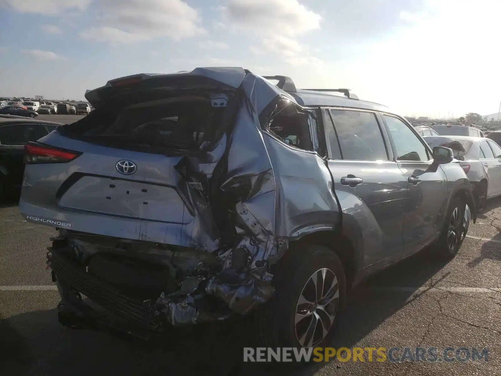 4 Photograph of a damaged car 5TDHBRCH4MS028597 TOYOTA HIGHLANDER 2021