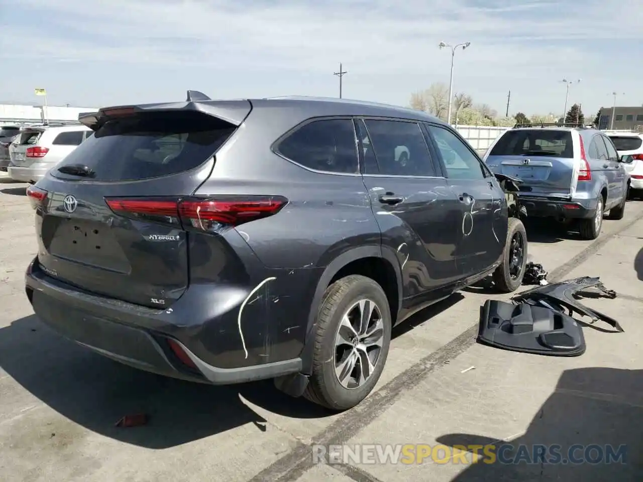 4 Photograph of a damaged car 5TDHBRCH4MS515248 TOYOTA HIGHLANDER 2021