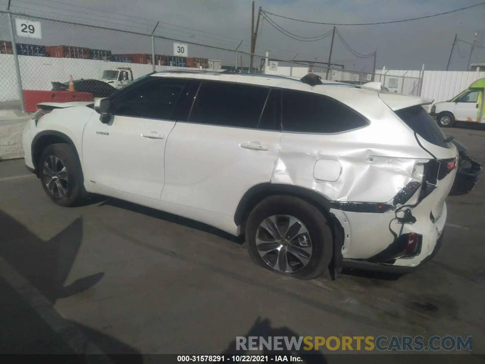 3 Photograph of a damaged car 5TDHBRCH4MS526718 TOYOTA HIGHLANDER 2021