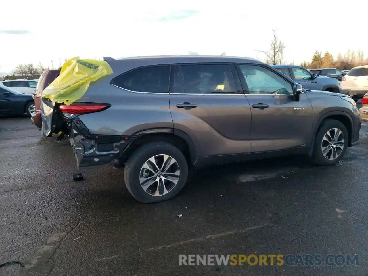 3 Photograph of a damaged car 5TDHBRCH4MS529019 TOYOTA HIGHLANDER 2021