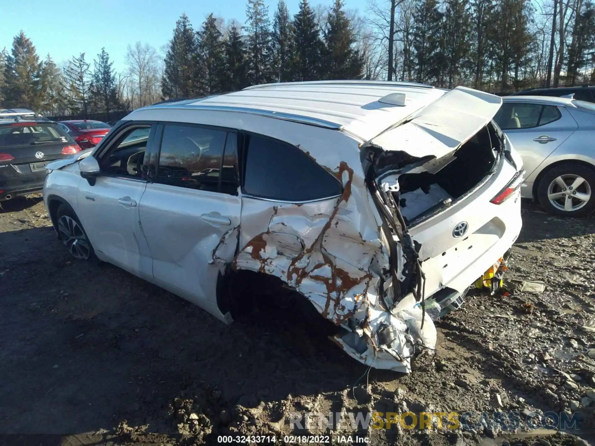 3 Photograph of a damaged car 5TDHBRCH5MS035607 TOYOTA HIGHLANDER 2021