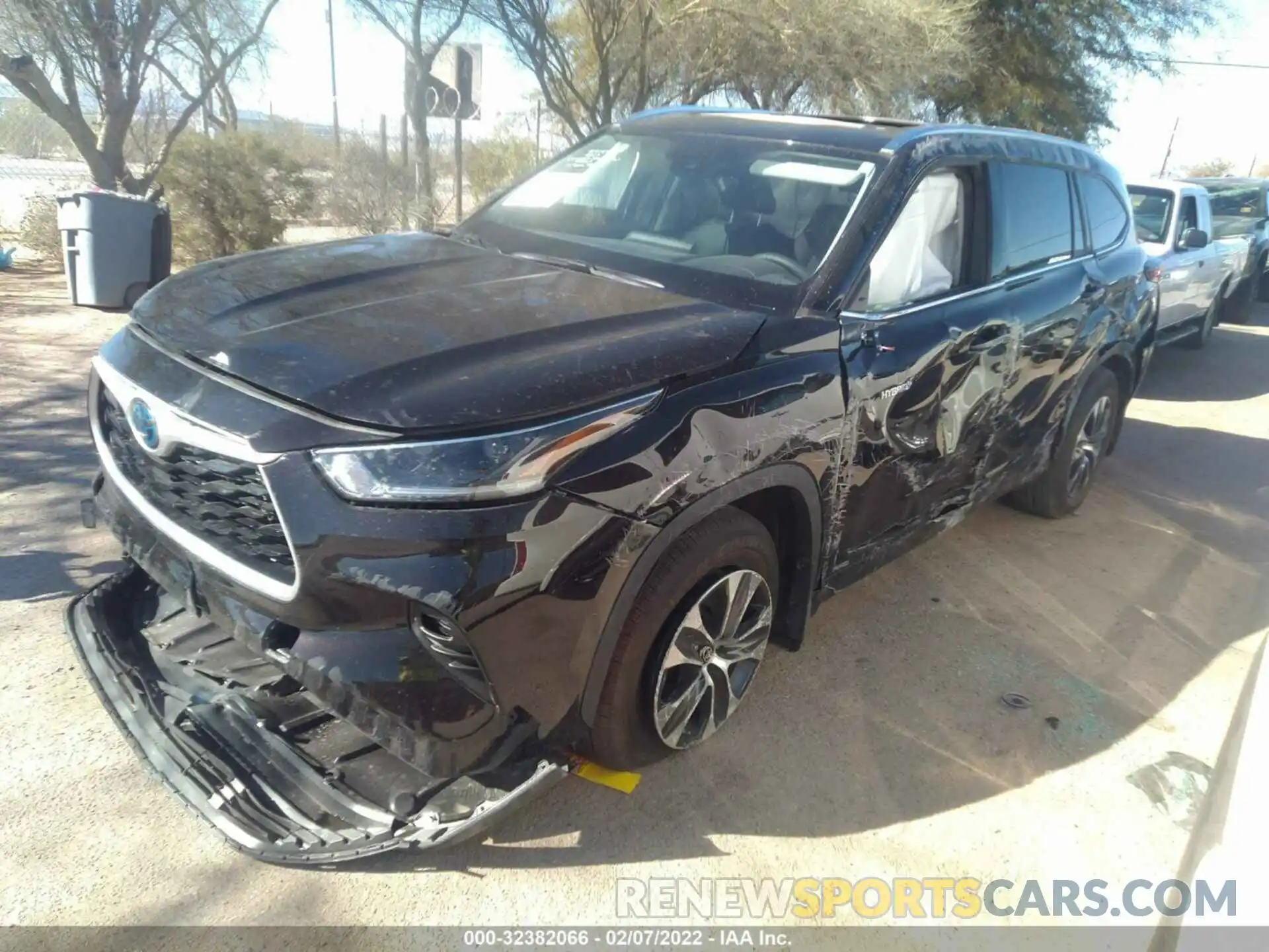 2 Photograph of a damaged car 5TDHBRCH5MS069952 TOYOTA HIGHLANDER 2021