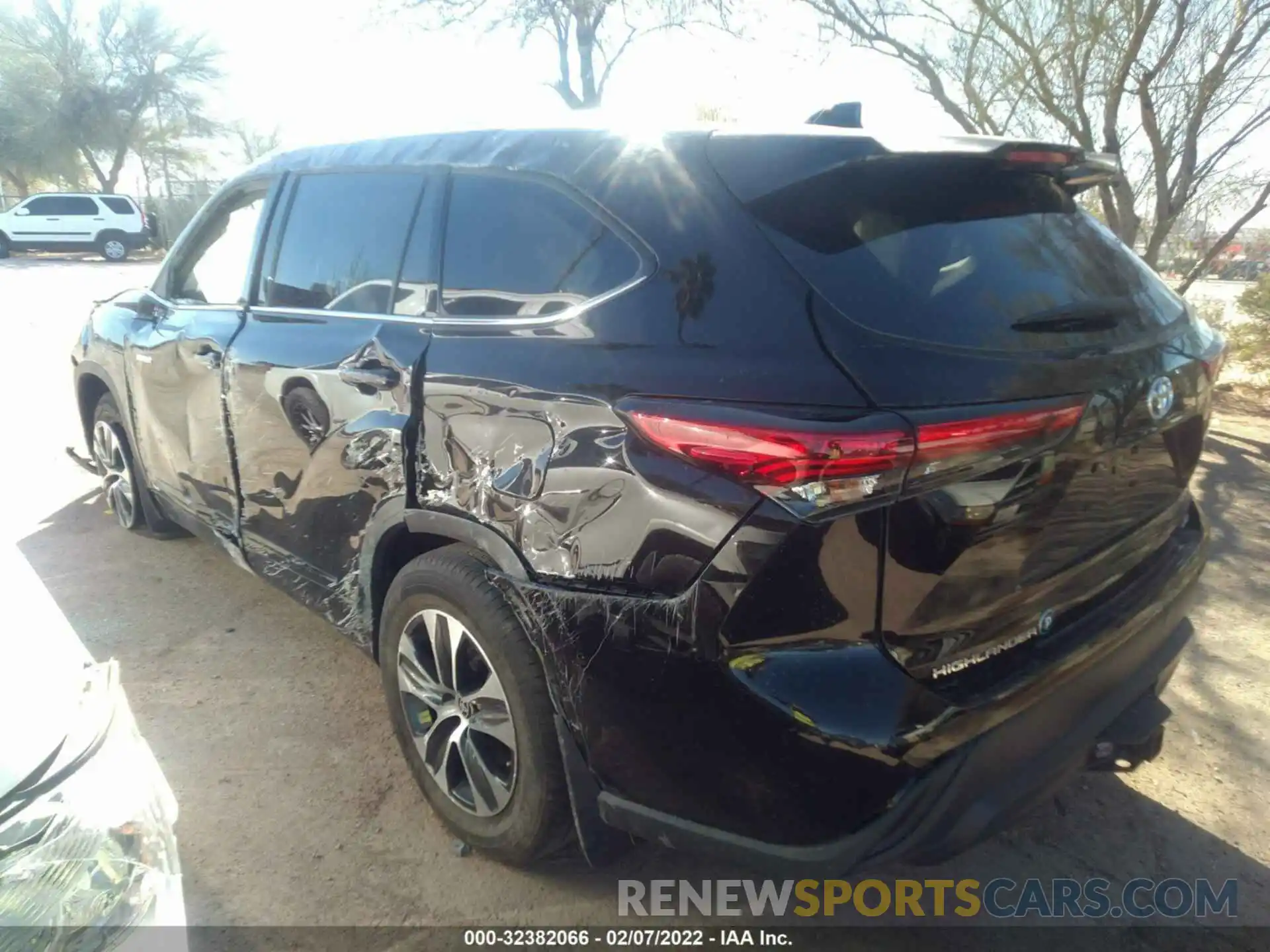 3 Photograph of a damaged car 5TDHBRCH5MS069952 TOYOTA HIGHLANDER 2021