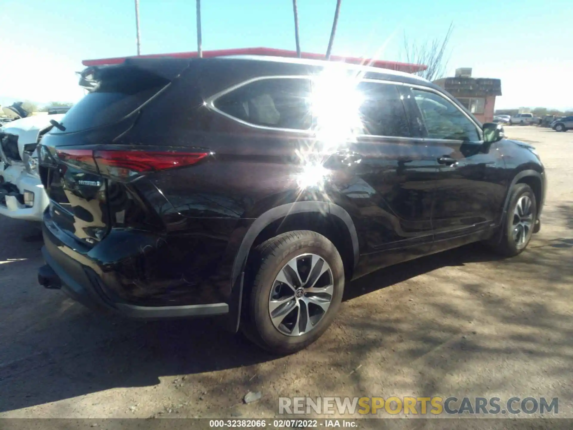 4 Photograph of a damaged car 5TDHBRCH5MS069952 TOYOTA HIGHLANDER 2021