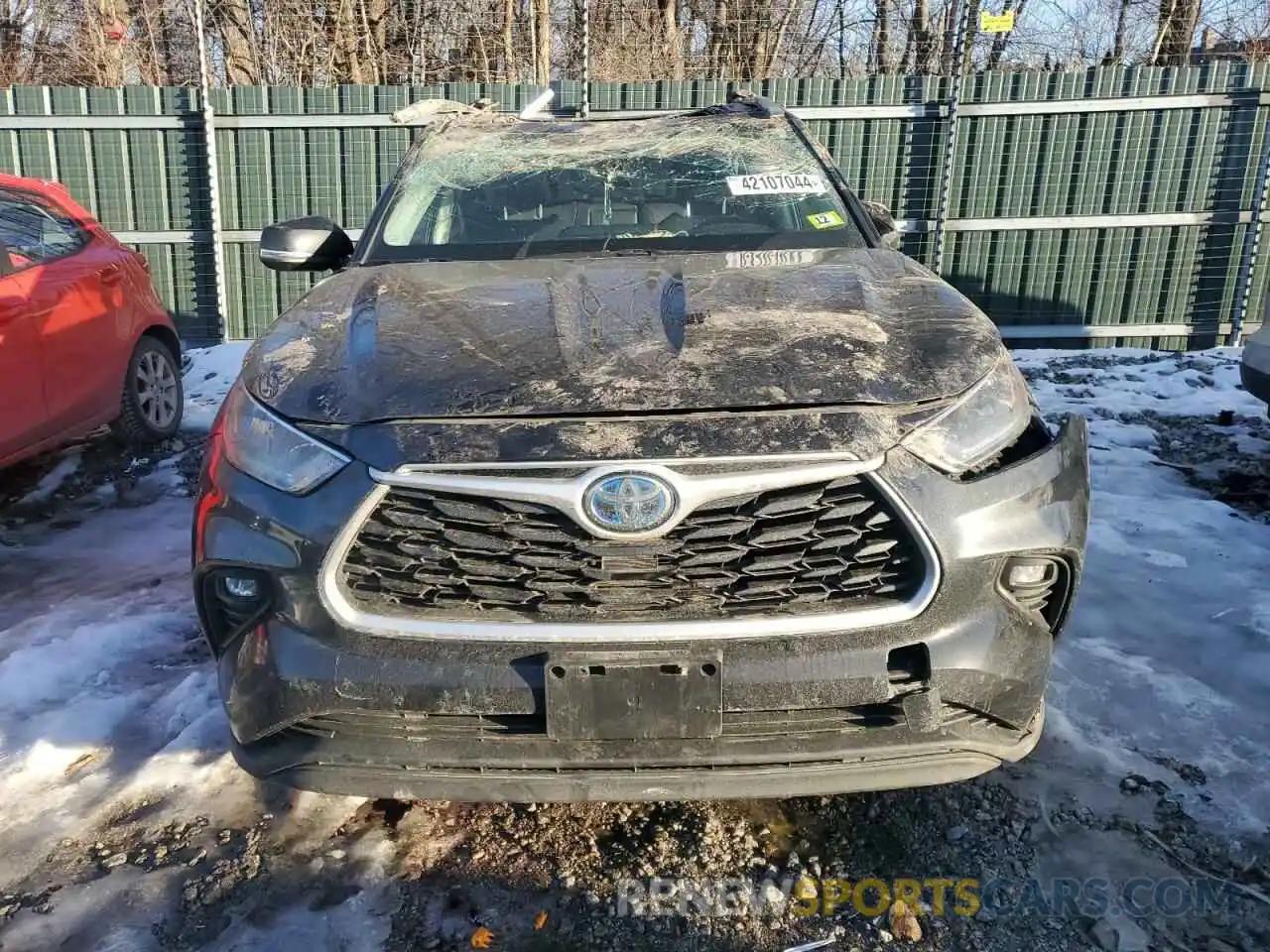 5 Photograph of a damaged car 5TDHBRCH5MS523133 TOYOTA HIGHLANDER 2021