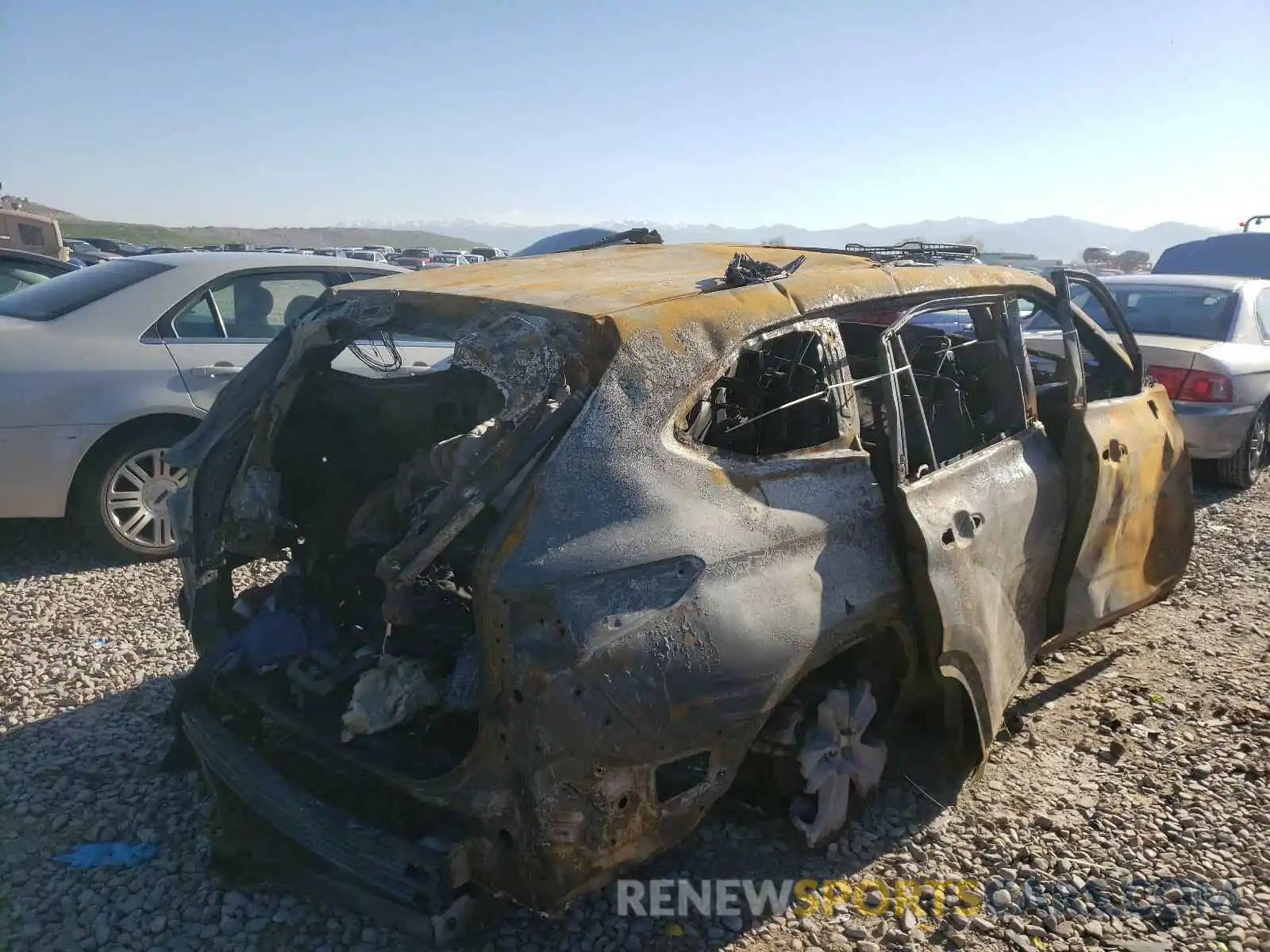 4 Photograph of a damaged car 5TDHBRCH5MS523472 TOYOTA HIGHLANDER 2021