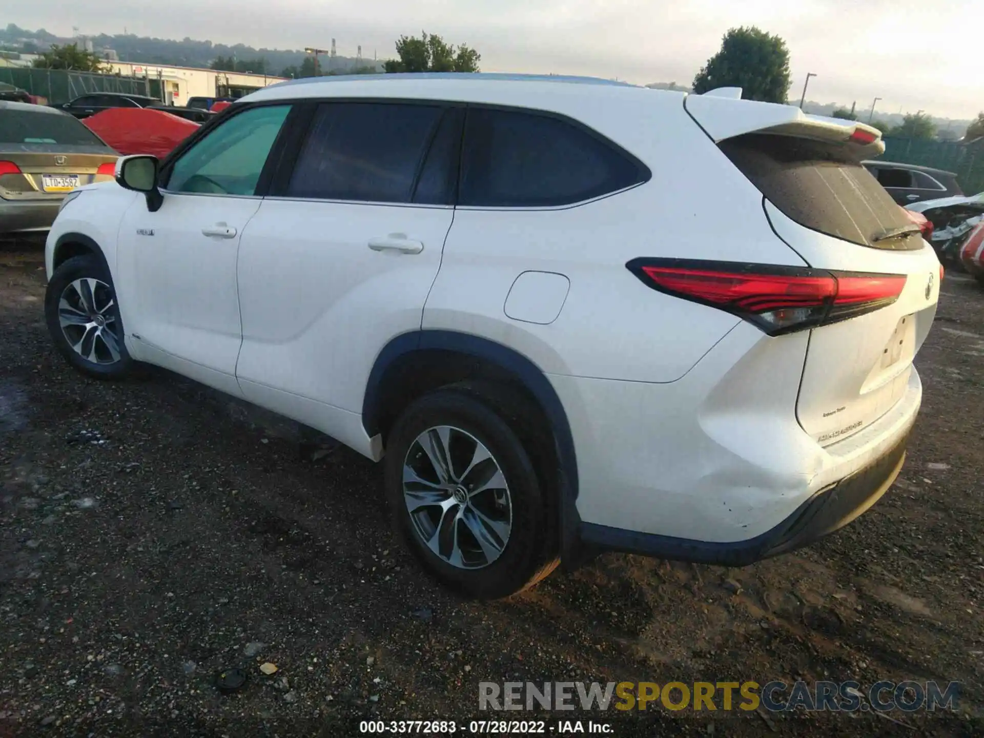 3 Photograph of a damaged car 5TDHBRCH5MS530468 TOYOTA HIGHLANDER 2021