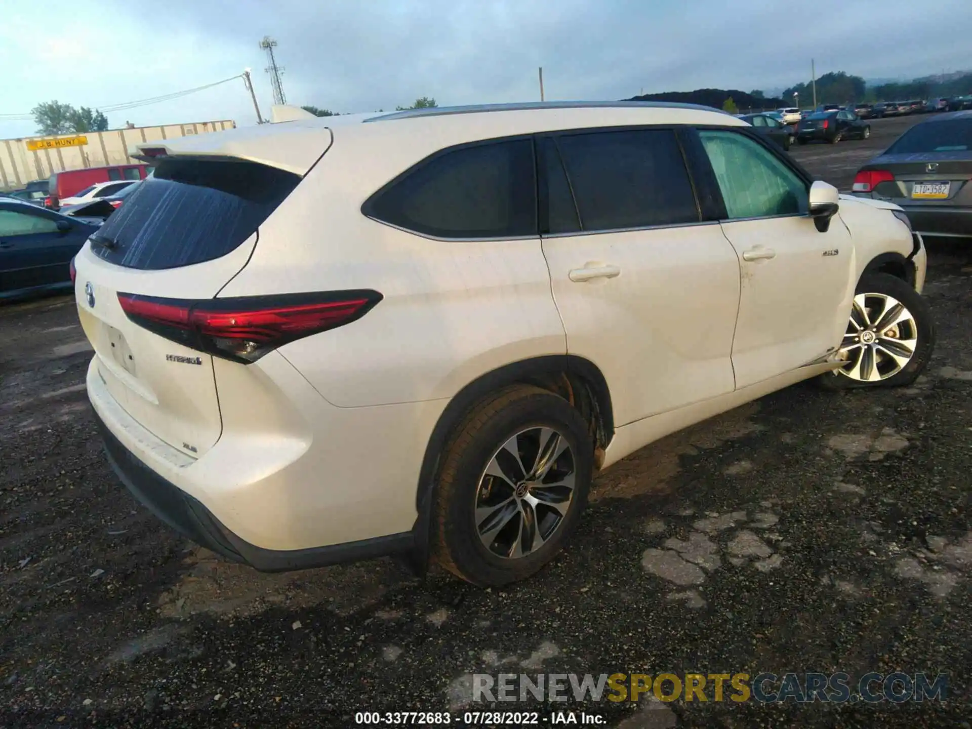 4 Photograph of a damaged car 5TDHBRCH5MS530468 TOYOTA HIGHLANDER 2021