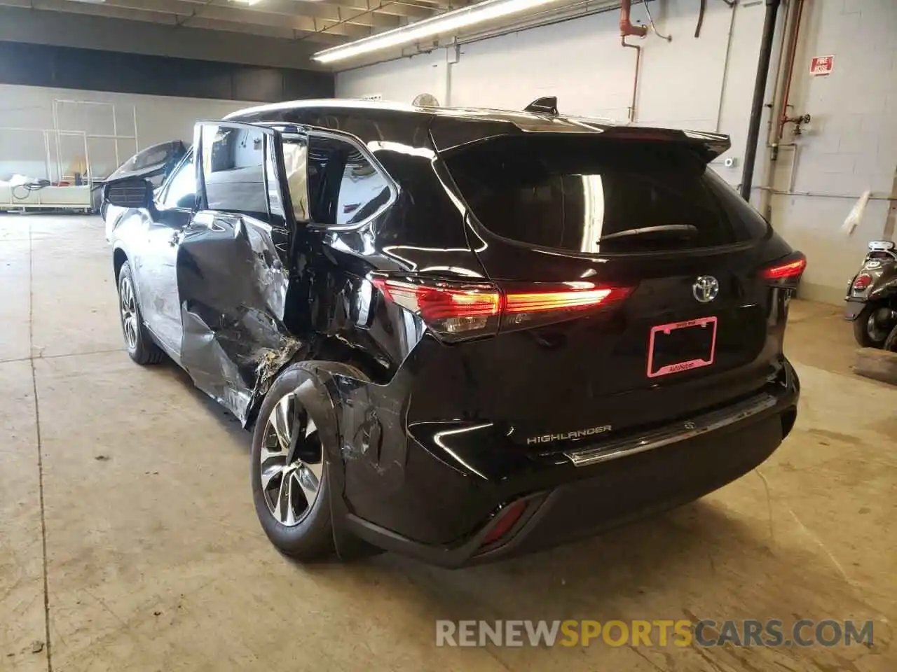 3 Photograph of a damaged car 5TDHBRCH5MS537436 TOYOTA HIGHLANDER 2021