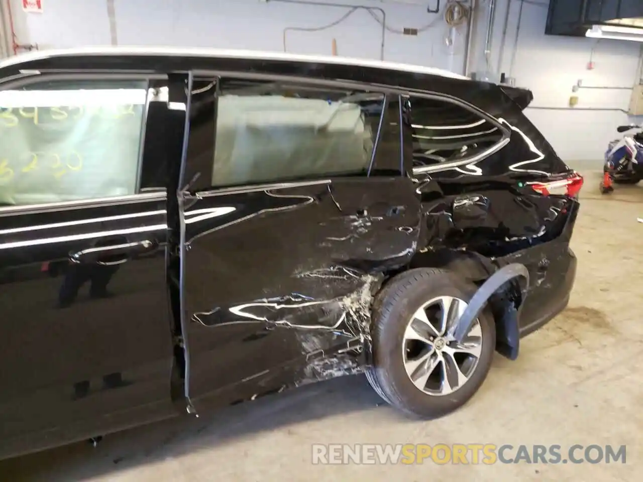 9 Photograph of a damaged car 5TDHBRCH5MS537436 TOYOTA HIGHLANDER 2021