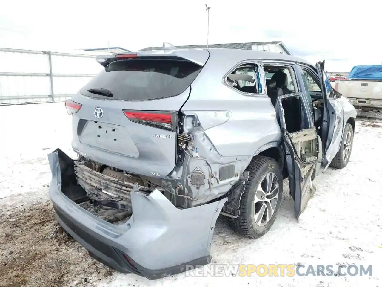 4 Photograph of a damaged car 5TDHBRCH6MS029721 TOYOTA HIGHLANDER 2021