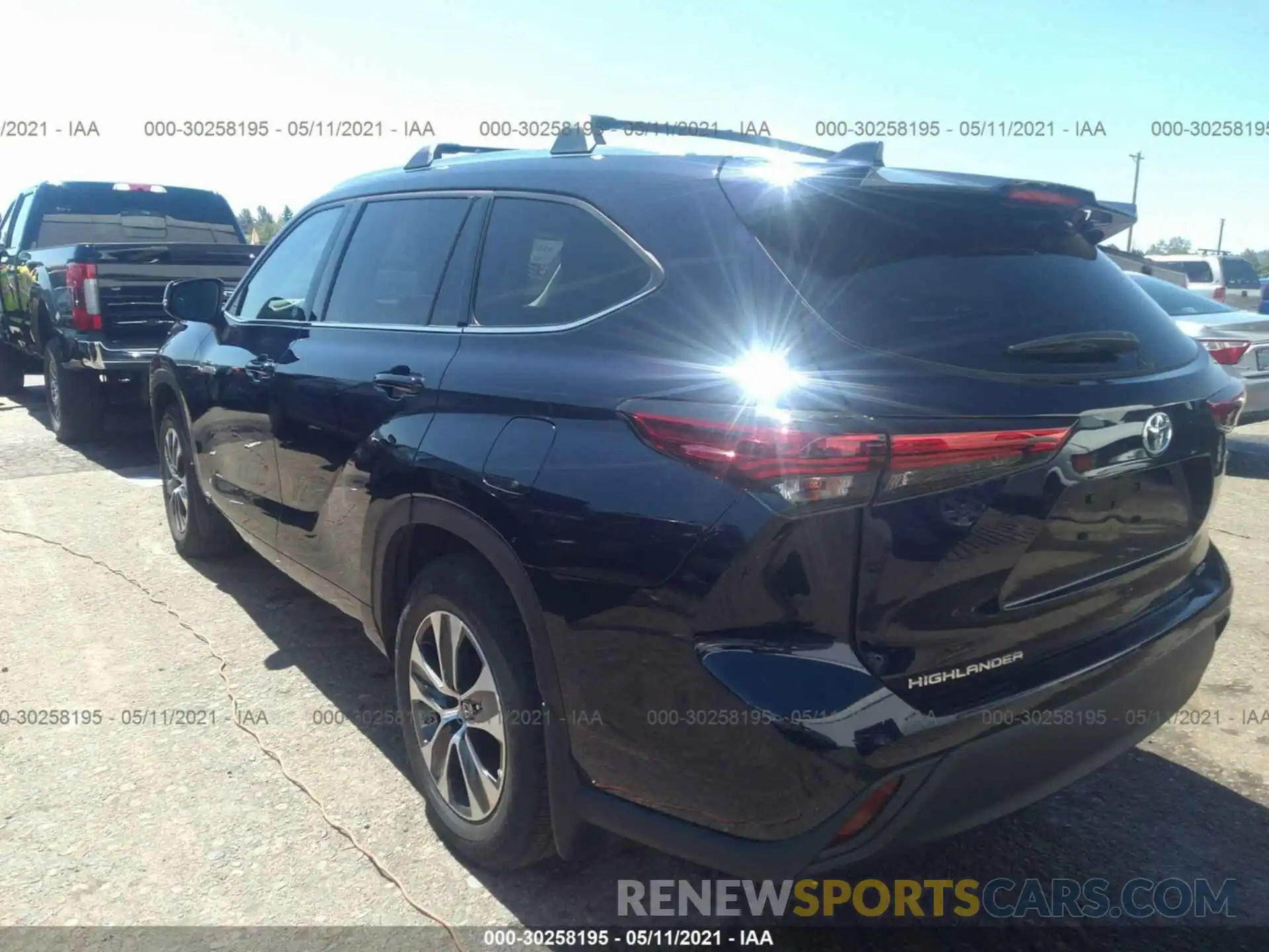 3 Photograph of a damaged car 5TDHBRCH6MS515123 TOYOTA HIGHLANDER 2021