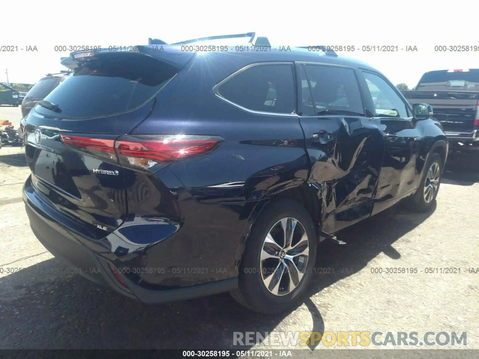 4 Photograph of a damaged car 5TDHBRCH6MS515123 TOYOTA HIGHLANDER 2021