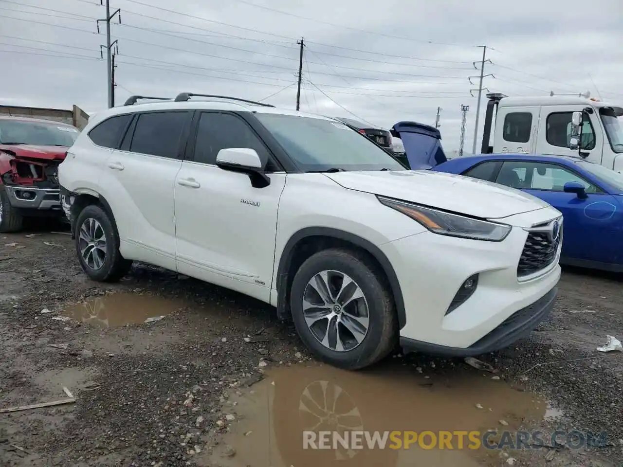 4 Photograph of a damaged car 5TDHBRCH6MS528874 TOYOTA HIGHLANDER 2021