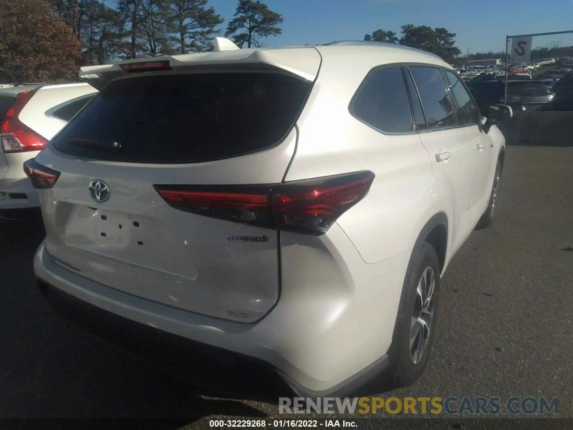 4 Photograph of a damaged car 5TDHBRCH7MS038489 TOYOTA HIGHLANDER 2021