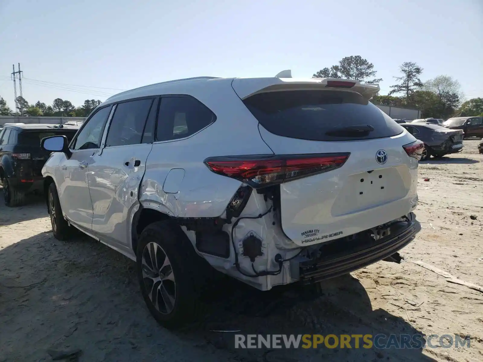 3 Photograph of a damaged car 5TDHBRCH7MS524137 TOYOTA HIGHLANDER 2021