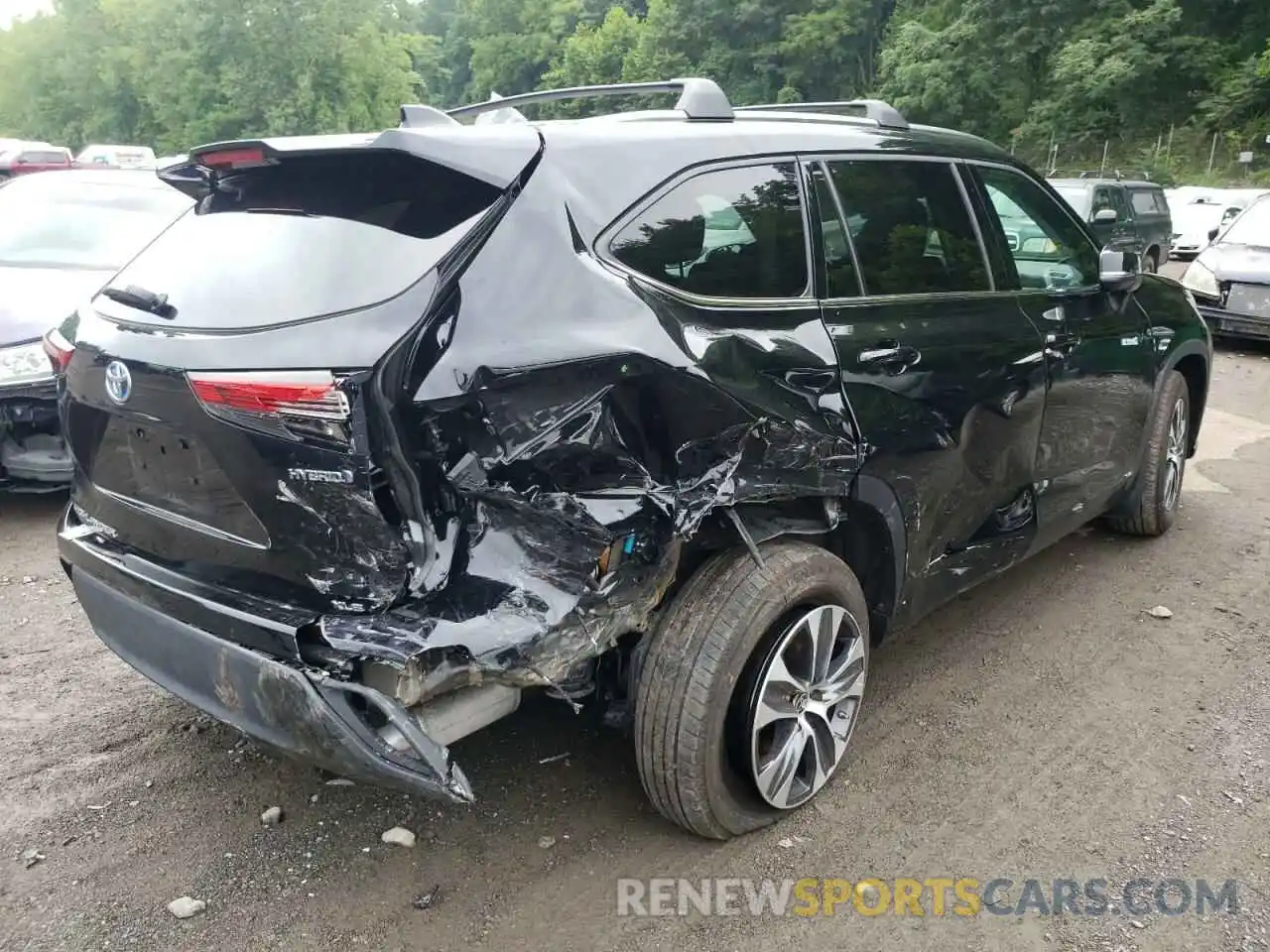 4 Photograph of a damaged car 5TDHBRCH7MS535154 TOYOTA HIGHLANDER 2021