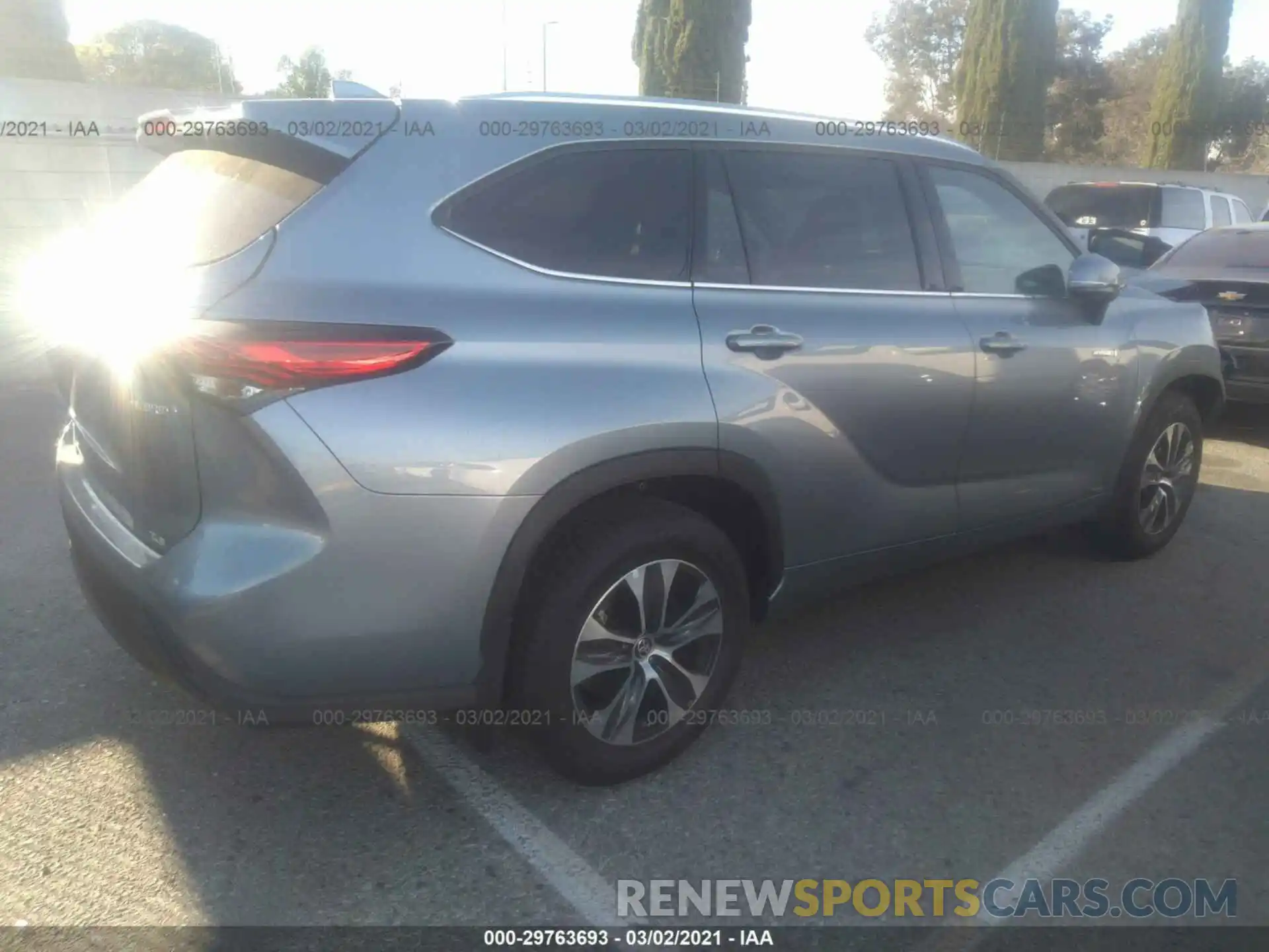 4 Photograph of a damaged car 5TDHBRCH8MS026769 TOYOTA HIGHLANDER 2021