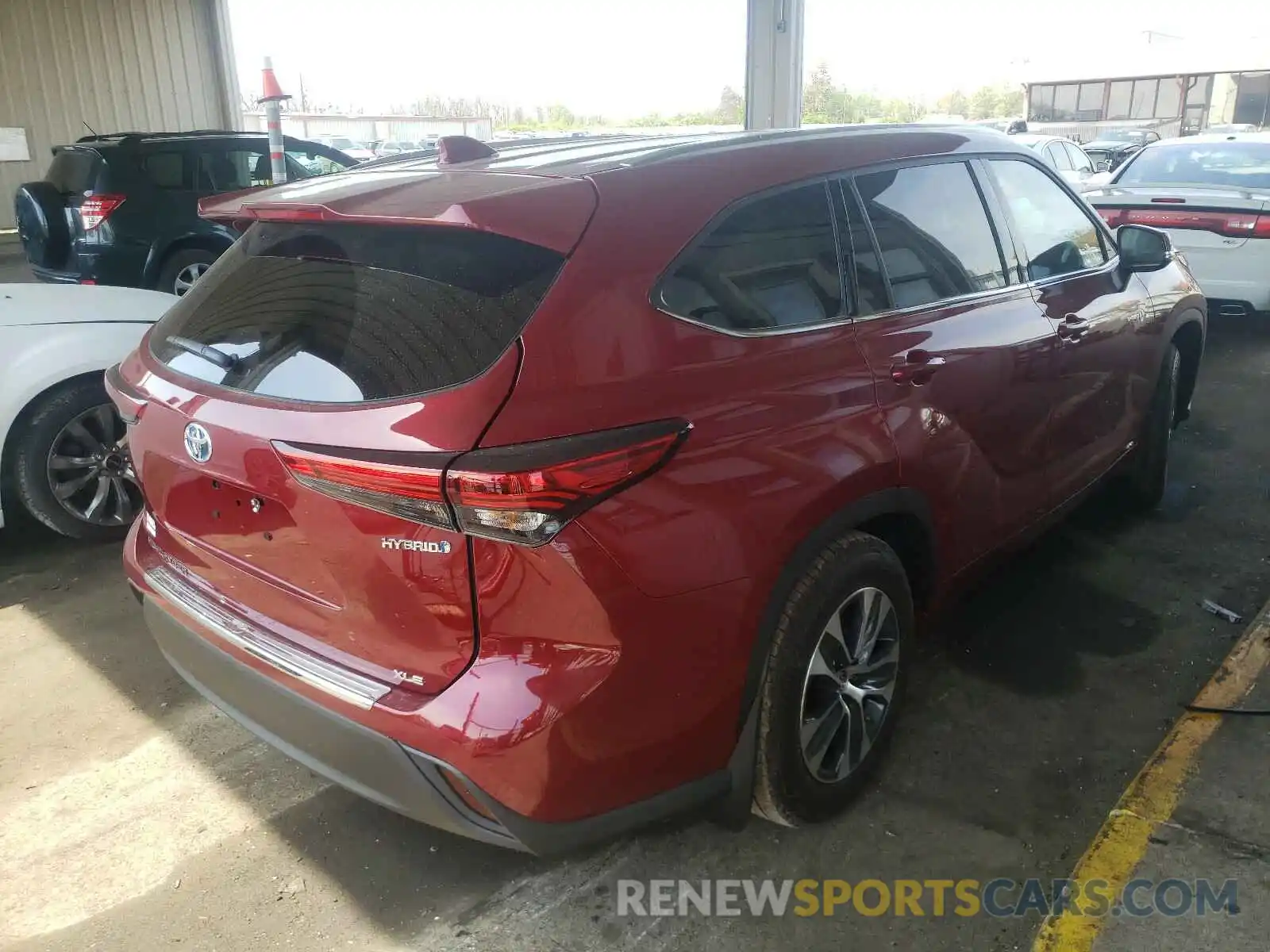 4 Photograph of a damaged car 5TDHBRCH8MS514832 TOYOTA HIGHLANDER 2021