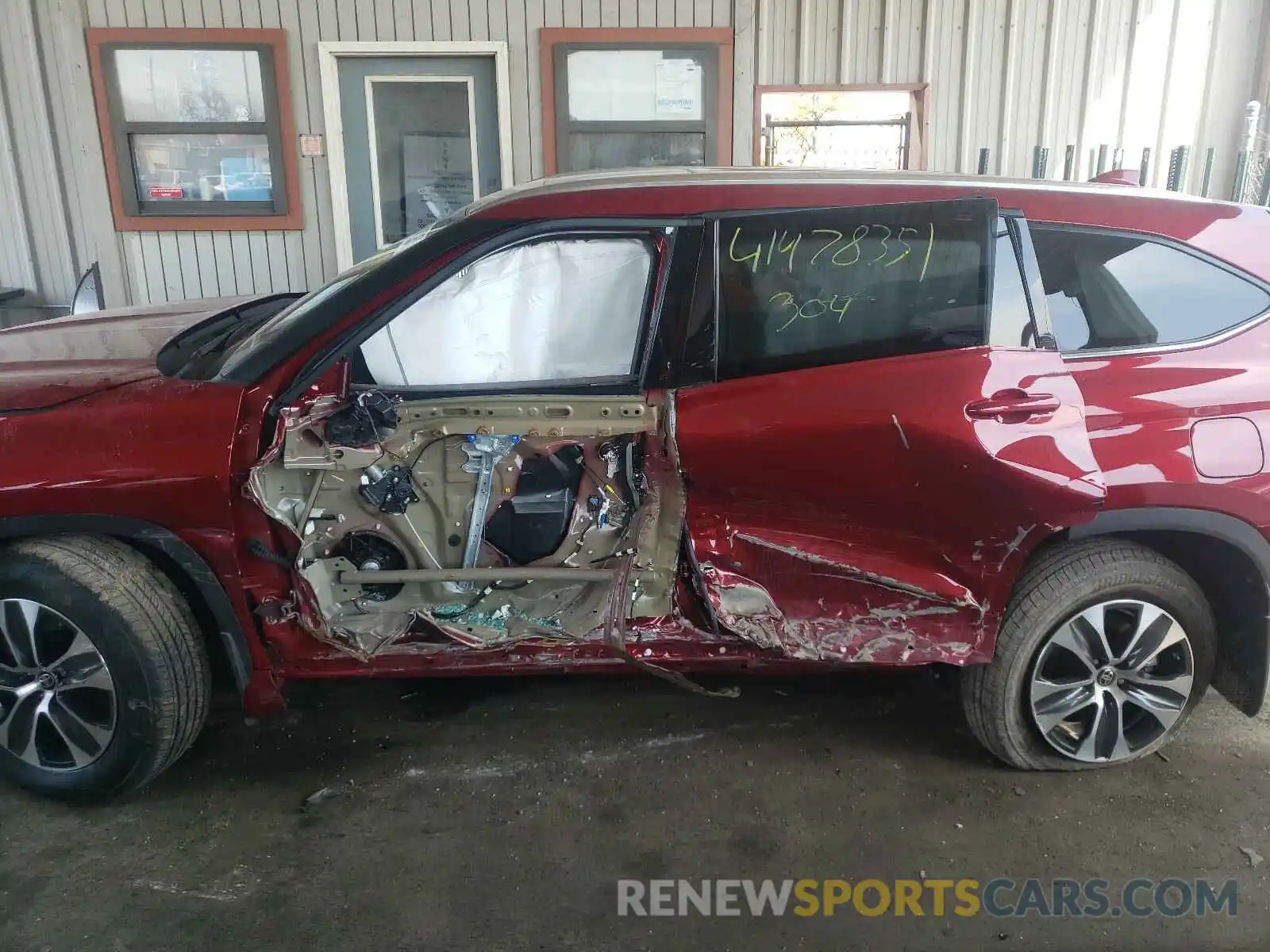 9 Photograph of a damaged car 5TDHBRCH8MS514832 TOYOTA HIGHLANDER 2021