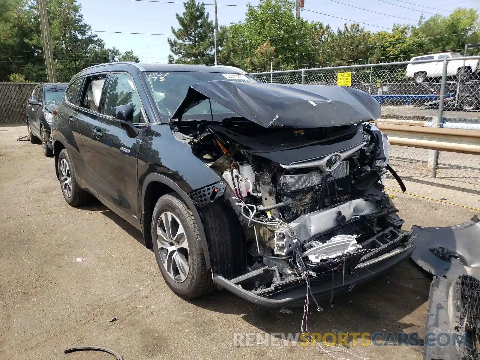 1 Photograph of a damaged car 5TDHBRCH9MS025503 TOYOTA HIGHLANDER 2021