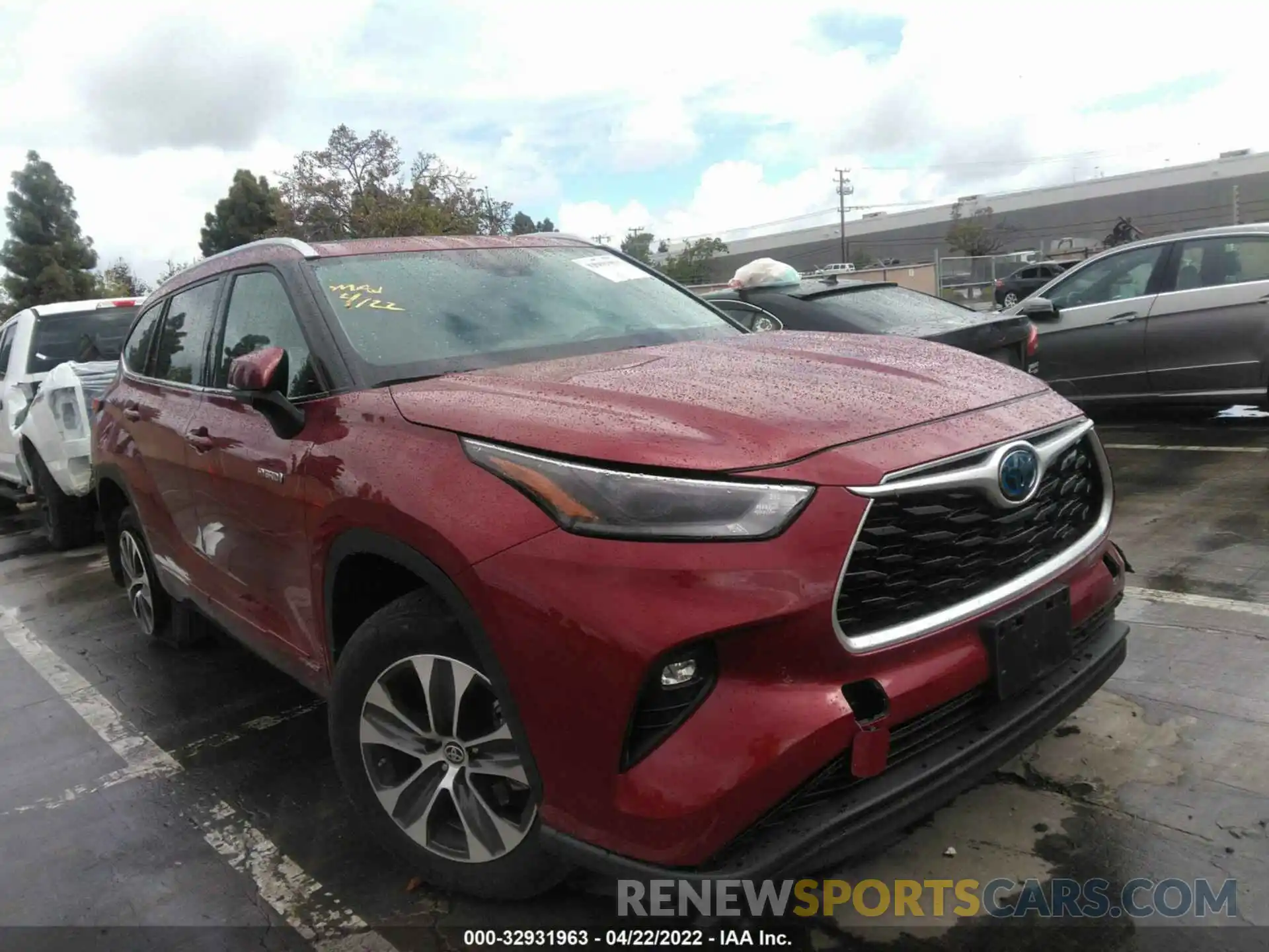 1 Photograph of a damaged car 5TDHBRCH9MS026604 TOYOTA HIGHLANDER 2021