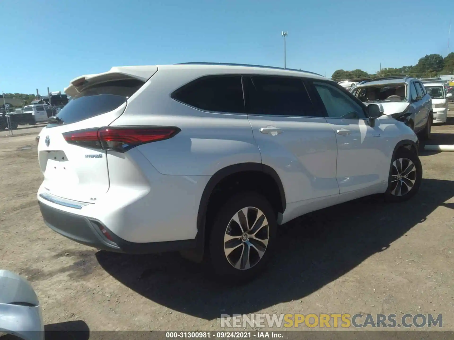 4 Photograph of a damaged car 5TDHBRCH9MS052751 TOYOTA HIGHLANDER 2021