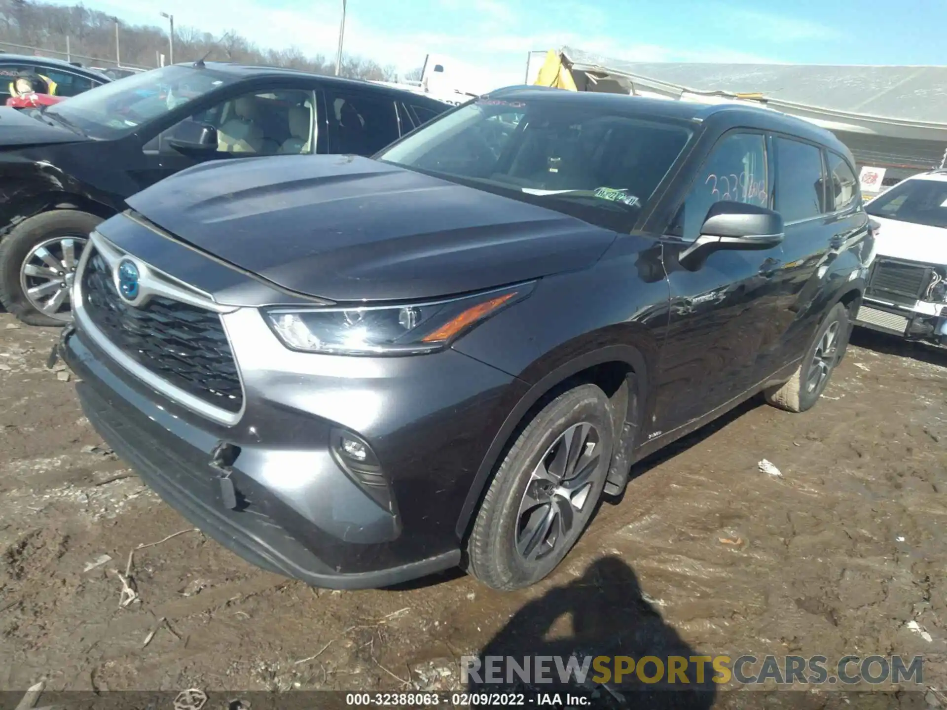 2 Photograph of a damaged car 5TDHBRCH9MS517433 TOYOTA HIGHLANDER 2021