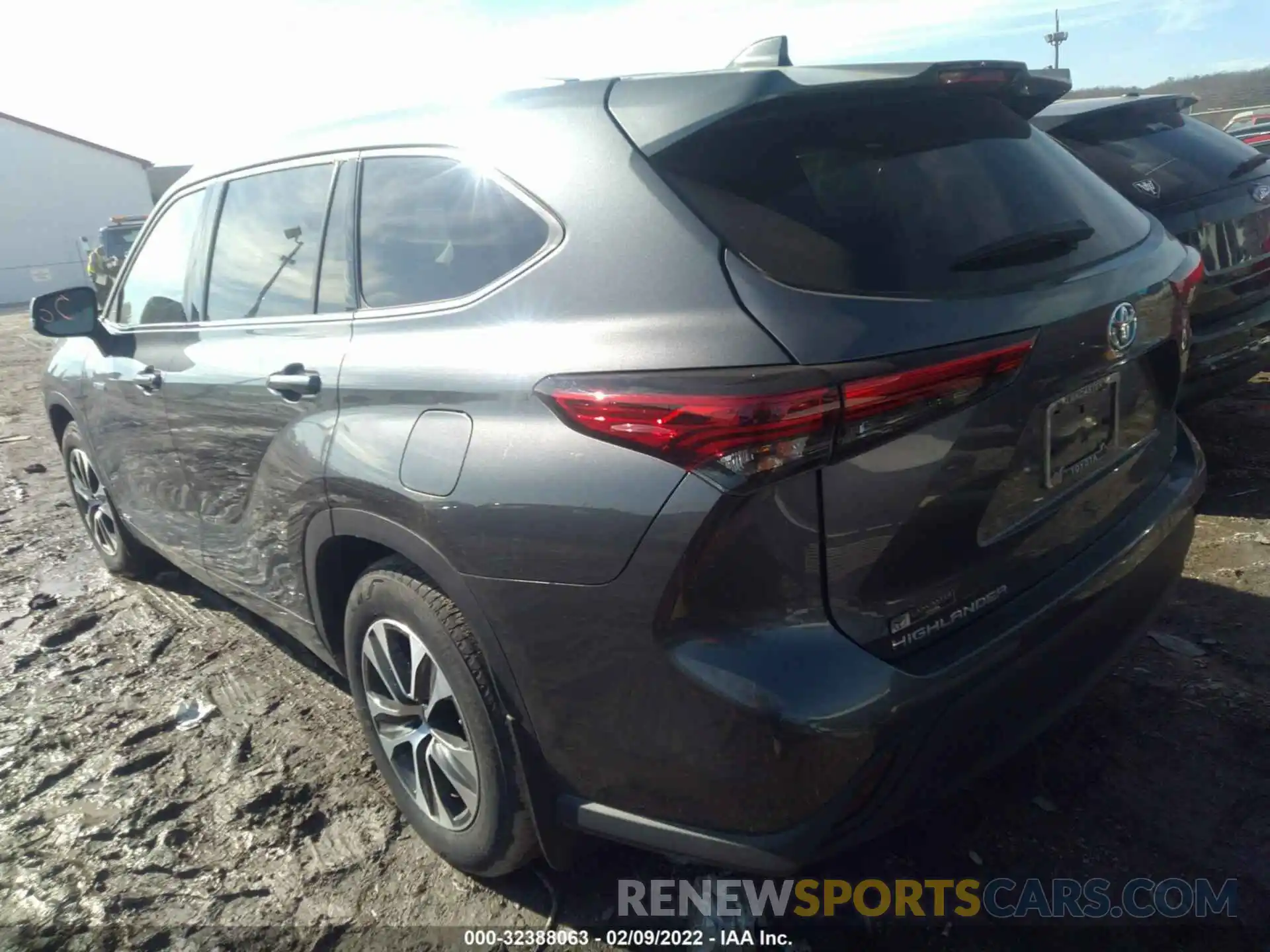 3 Photograph of a damaged car 5TDHBRCH9MS517433 TOYOTA HIGHLANDER 2021