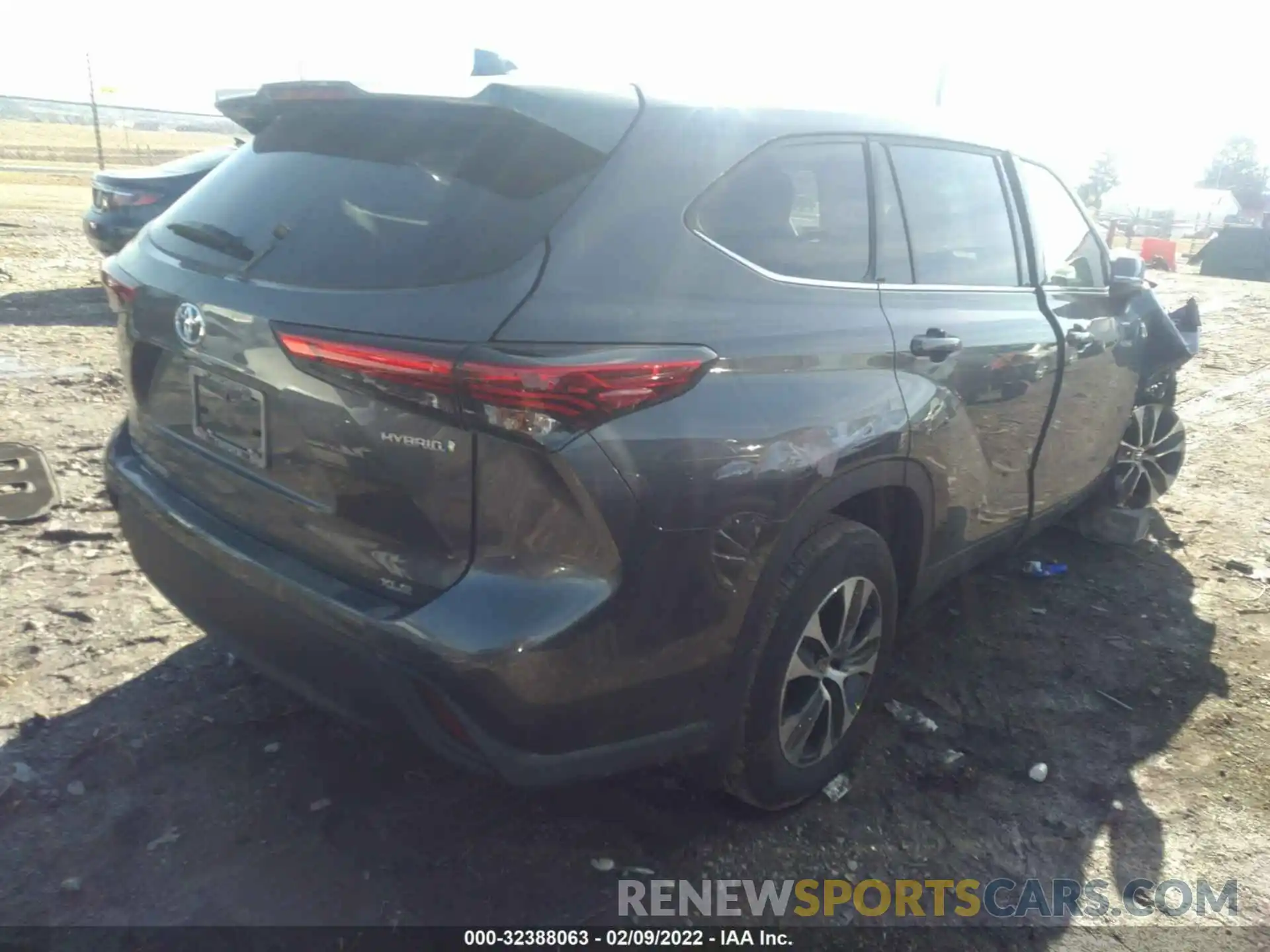 4 Photograph of a damaged car 5TDHBRCH9MS517433 TOYOTA HIGHLANDER 2021