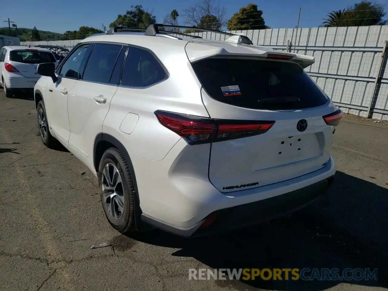 3 Photograph of a damaged car 5TDHBRCHXMS025056 TOYOTA HIGHLANDER 2021