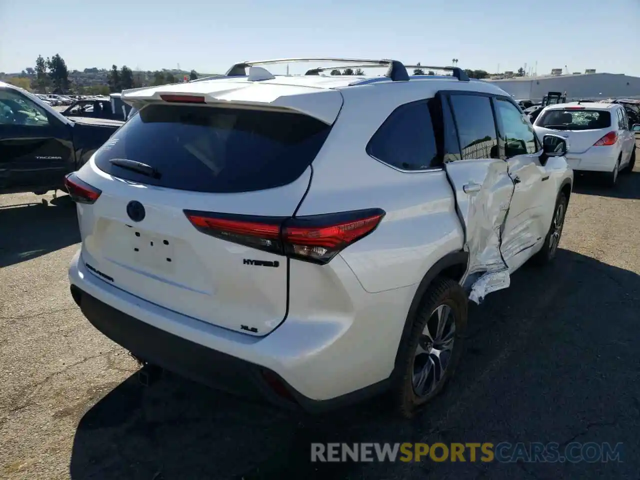 4 Photograph of a damaged car 5TDHBRCHXMS025056 TOYOTA HIGHLANDER 2021