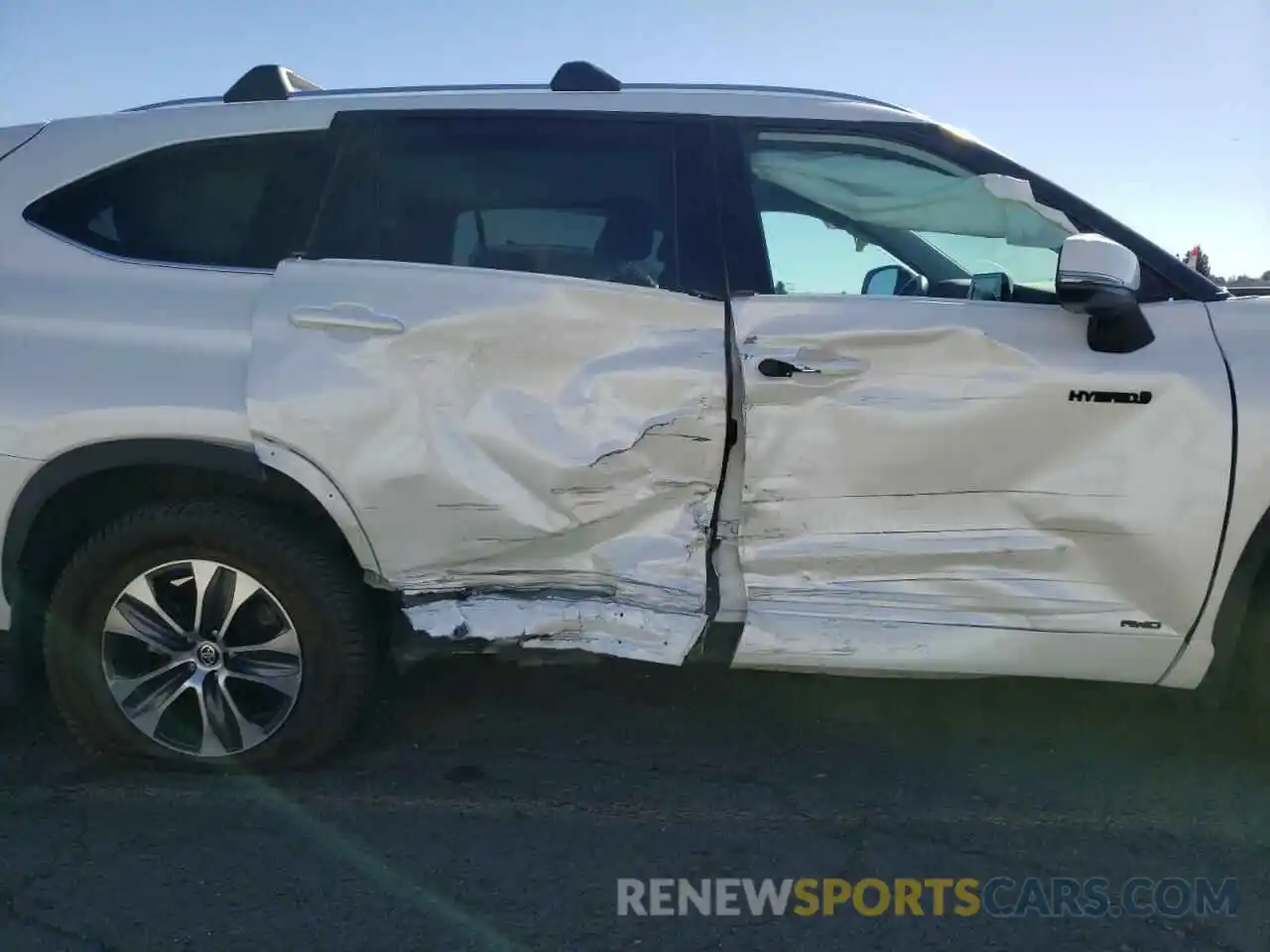 9 Photograph of a damaged car 5TDHBRCHXMS025056 TOYOTA HIGHLANDER 2021