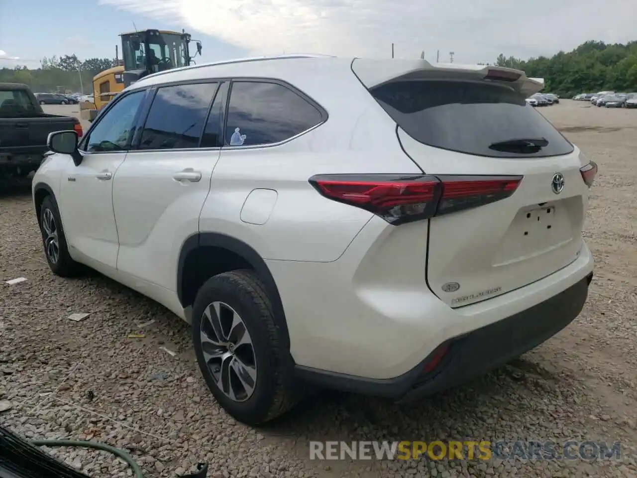 3 Photograph of a damaged car 5TDHBRCHXMS042441 TOYOTA HIGHLANDER 2021