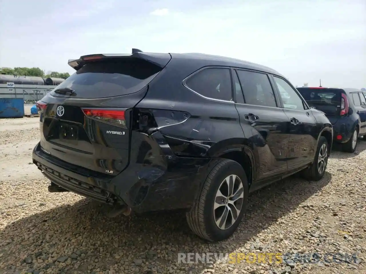 4 Photograph of a damaged car 5TDHBRCHXMS524052 TOYOTA HIGHLANDER 2021